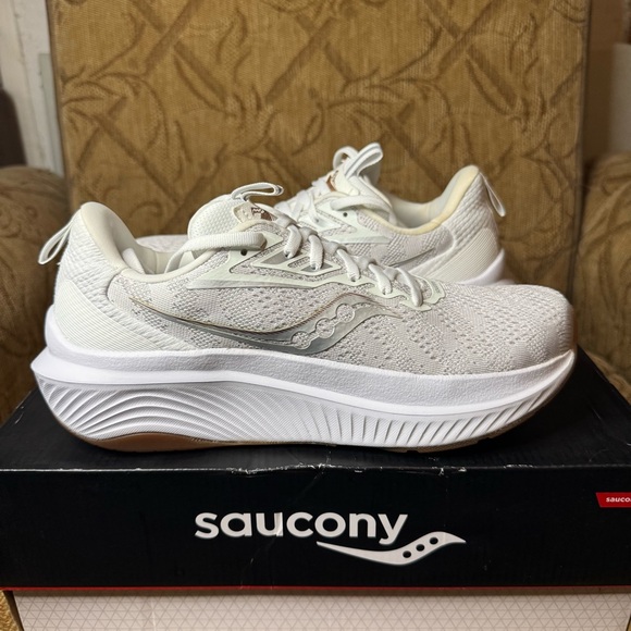 Saucony Echelon 9,‎ Running Shoe Womens, White/Gum Size 8 - Picture 2 of 8